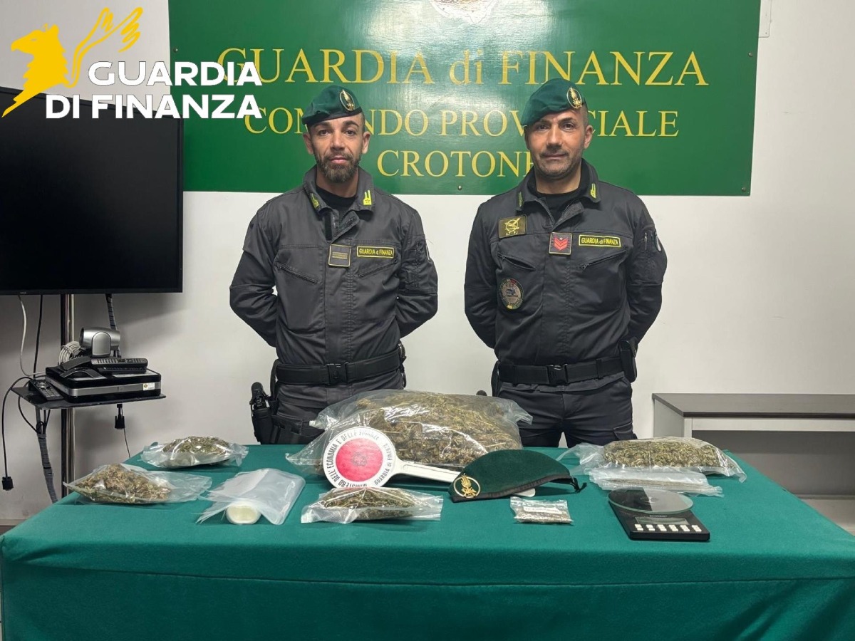 Isola di Capo Rizzuto, arrestato 35enne con oltre 1,4 kg di marijuana - 