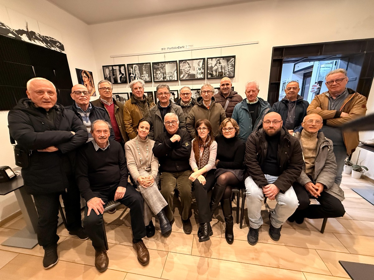 Crotone - “Belle senz’anima”, Perpiglia in mostra al Bar Lux - 