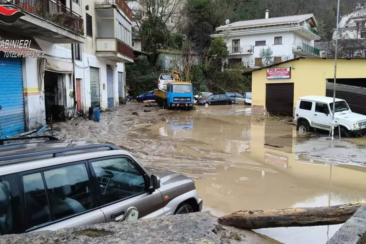 Allerta maltempo in Calabria: fiumi esondati e strade franate tra Cosenza e Rende - 