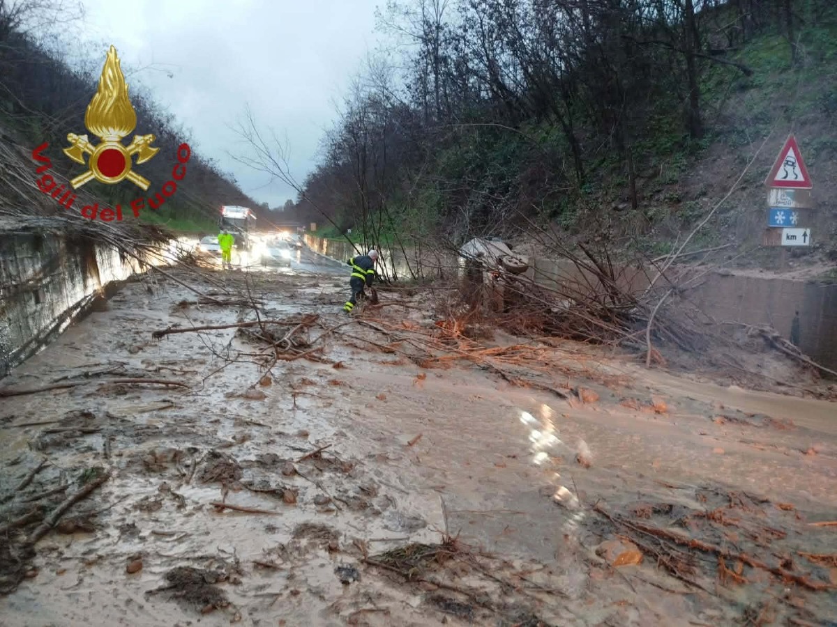 Maltempo nel Cosentino, oltre 50 interventi conclusi e decine di richieste ancora in corso  - 