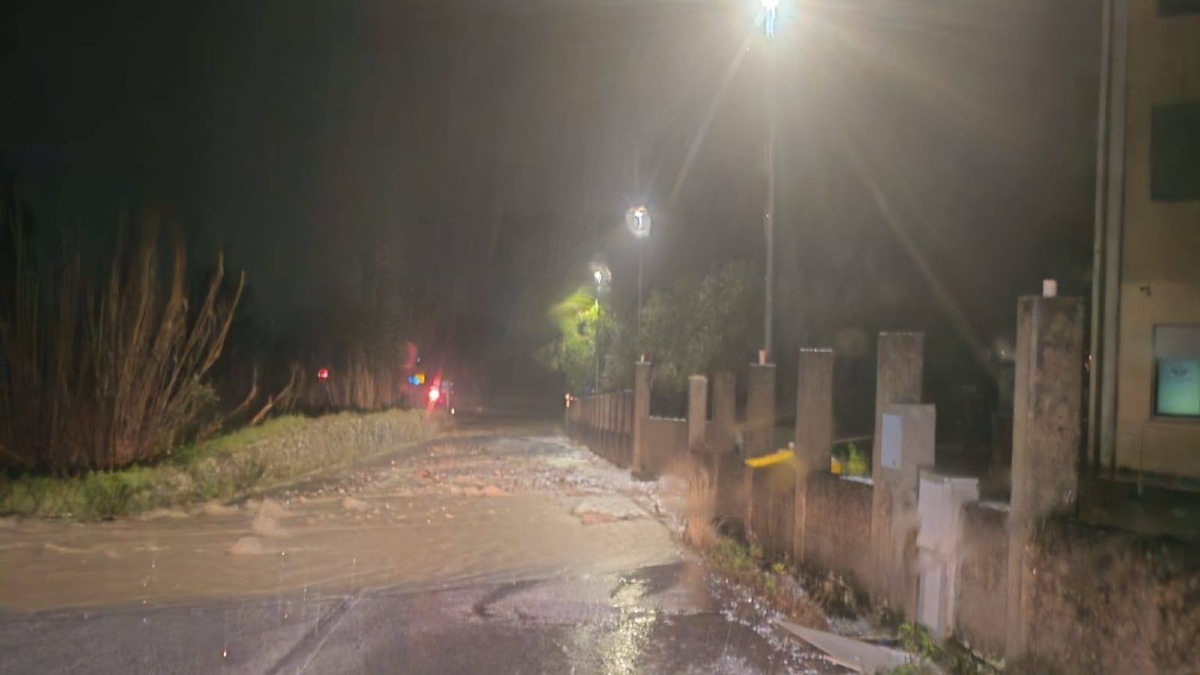 Catanzaro travolta dal maltempo: frane, smottamenti e strade chiuse al traffico - 