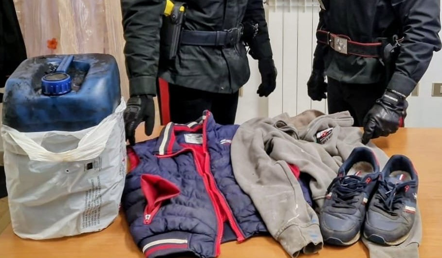 Furto sventato dai Carabinieri nel crotonese: recuperati 200 litri di gasolio, denunciato l'autore - 