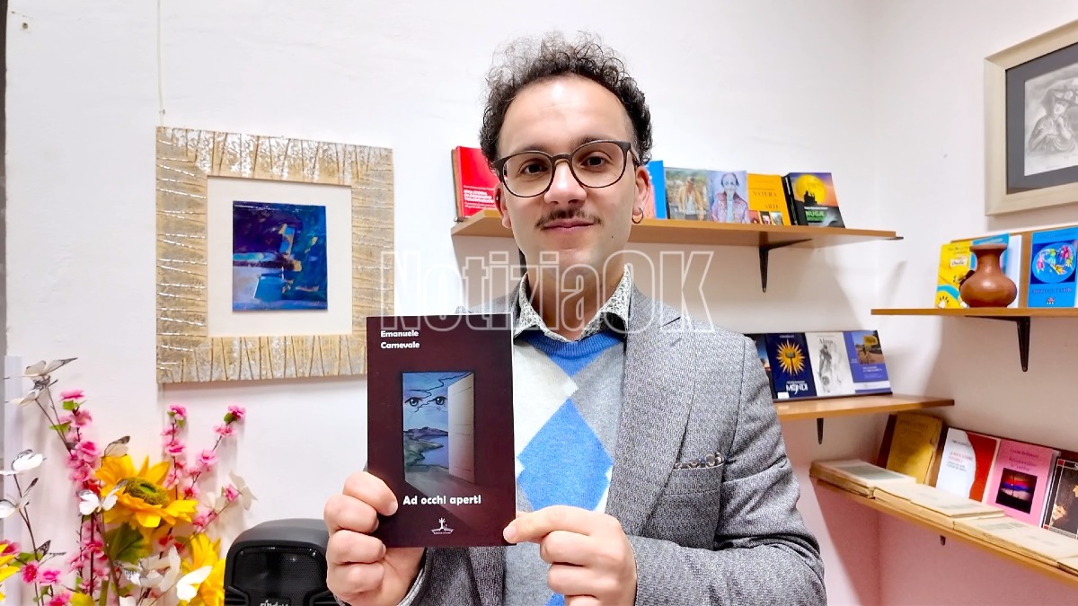 Tra versi e memorie, Emanuele Carnevale presenta “Ad occhi aperti” a Crotone - 