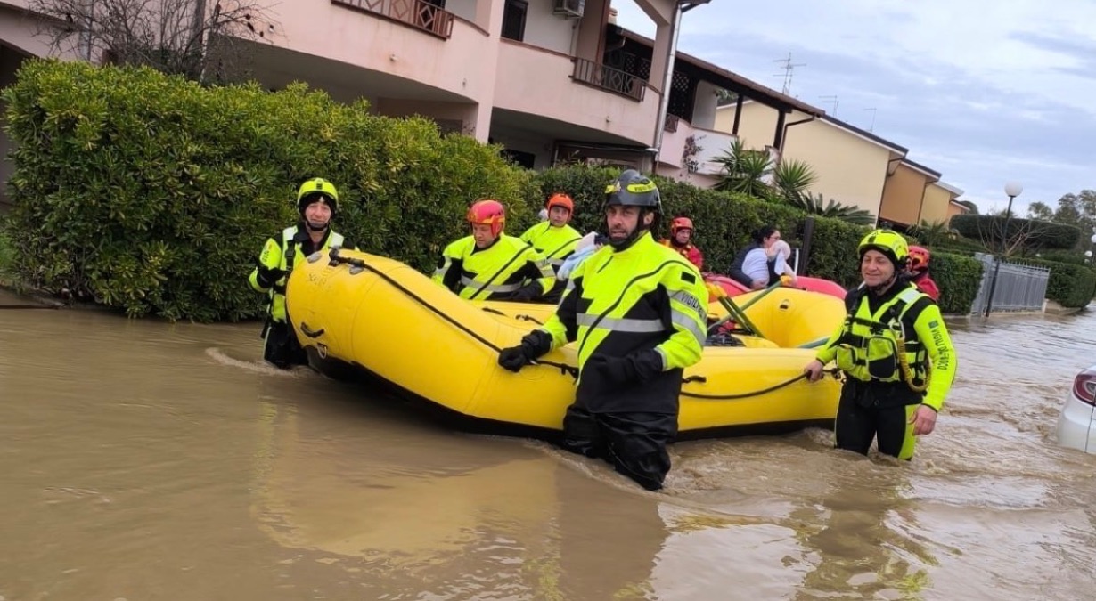 (VIDEO) Esondazione del fiume Crati: Corigliano-Rossano e Cassano allo Ionio travolte dall’acqua - 
