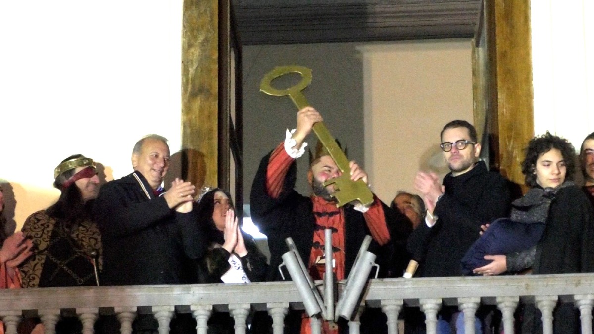 Castrovillari, al via il Carnevale con l’incoronazione del Re Burlone - 