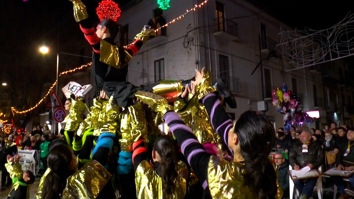 Carnevale di Castrovillari, folla e spettacolo: in testa “Mi ritorni in mente le note del cuore” - 