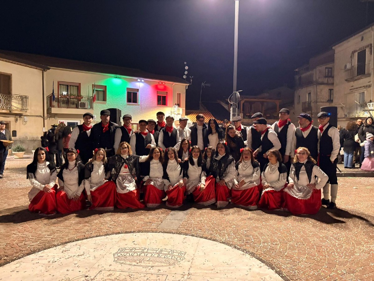 Caloveto, il Carnevale 2026 cresce con 14 coppie nella quadriglia - 