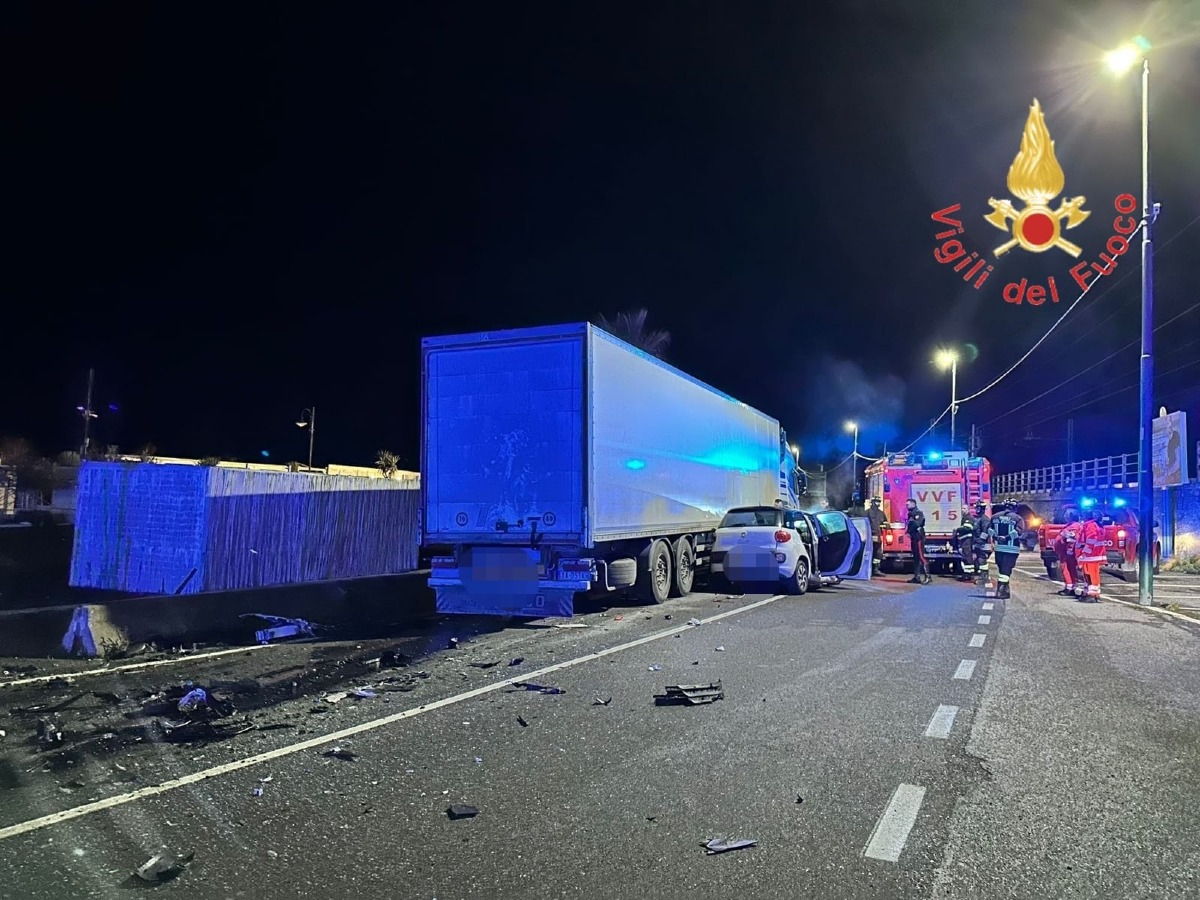 Grave incidente sulla SS18 a Falerna: muore un uomo di 52 anni - Foto: Uff. Stampa Vigili del Fuoco