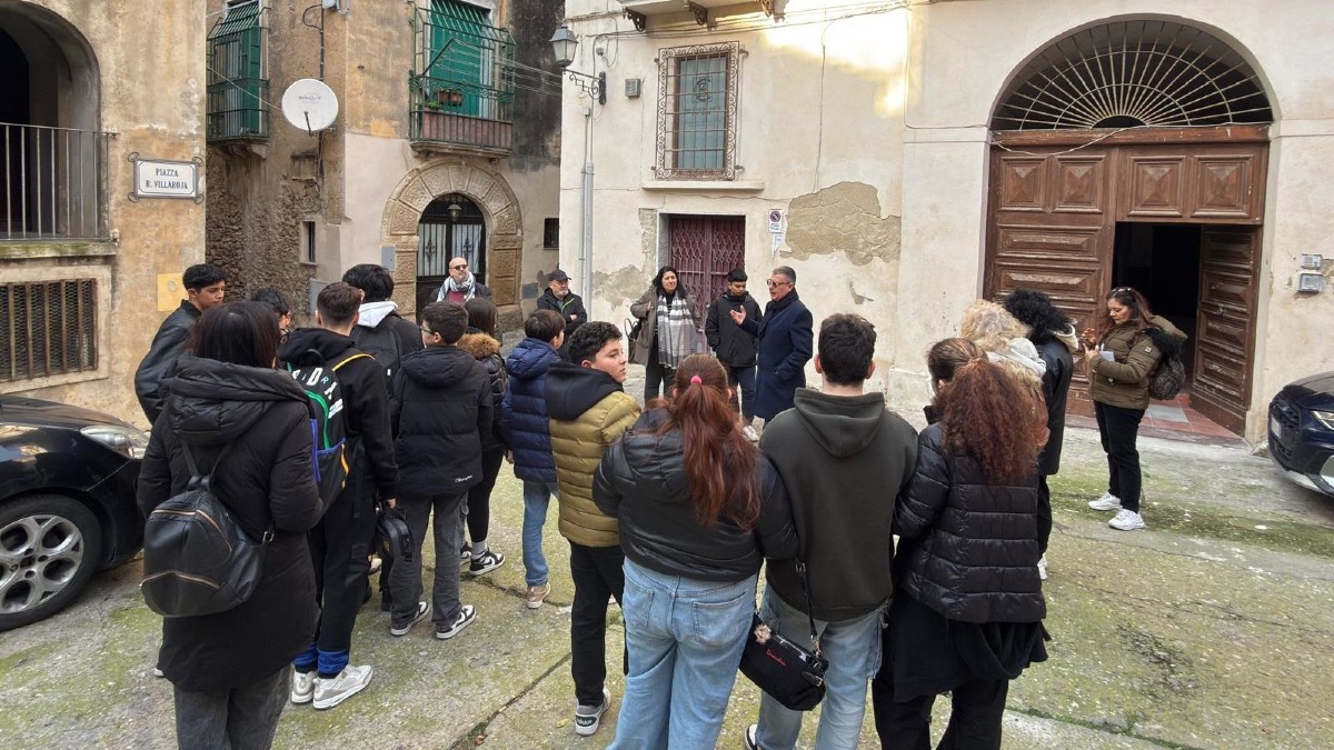 Crotone, il centro storico diventa aula a cielo aperto - Foto: La Matassa Agora kroton