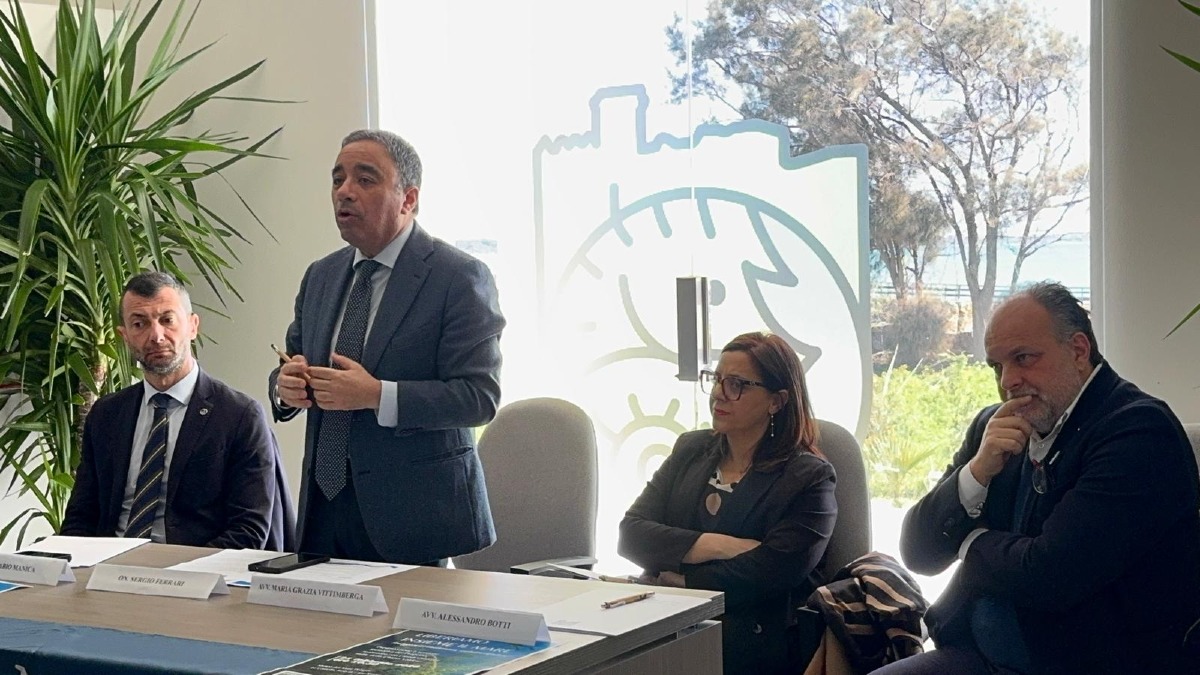 Isola C.R. - Dalla Calabria parte la sfida per proteggere il Mediterraneo - Foto: Ufficio Stampa Ambiente Mare Italia