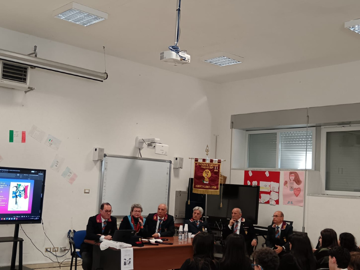 Feroleto - Gli studenti incontrano l'Associazione Nazionale Polizia di Stato  - Foto: Ufficio stampa IC Gatti-Manzoni-Augruso