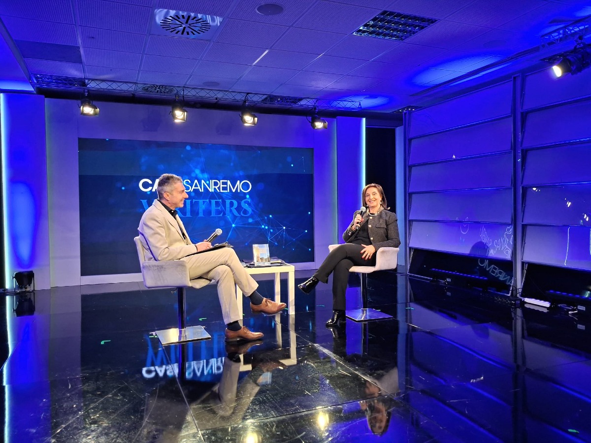 Orsola Siciliani incanta Sanremo con il suo nuovo romanzo “Ritorno a Psycrò” - Foto Orsola Siciliani