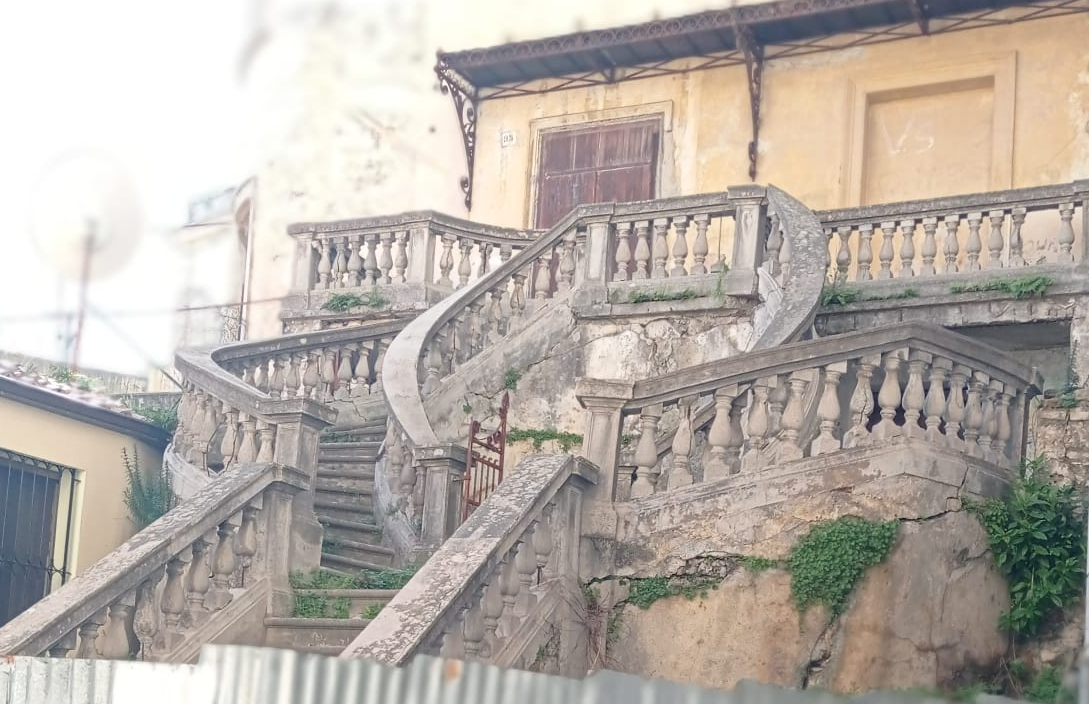 Catanzaro, degrado crescente all'ingresso del Comune di Catanzaro - Foto: Luigi Stanizzi -