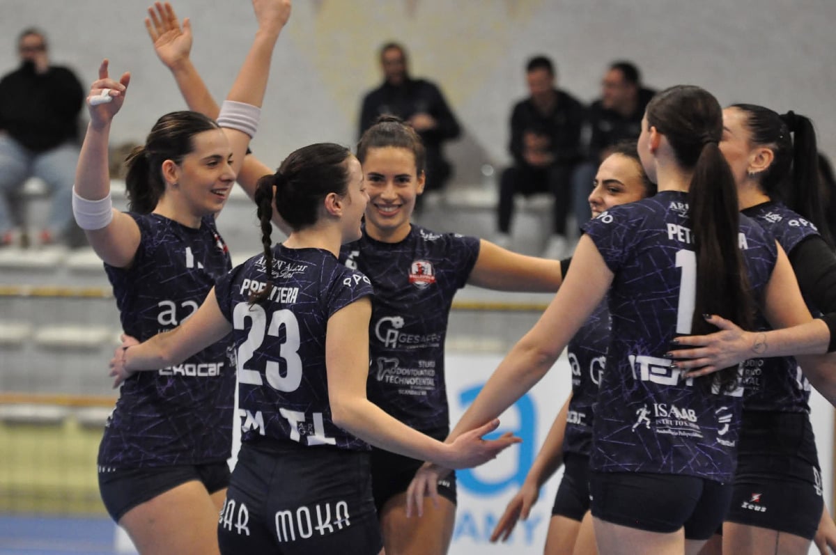 Pallavolo - Crotone Volley si impone sul Palmi, ora assalto ai playoff - Foto: Ufficio stampa Pallavolo Crotone