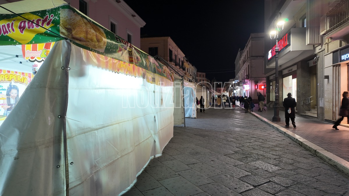 Crotone, festa del cioccolato: 20 stand e fontane di cacao sul Corso - 