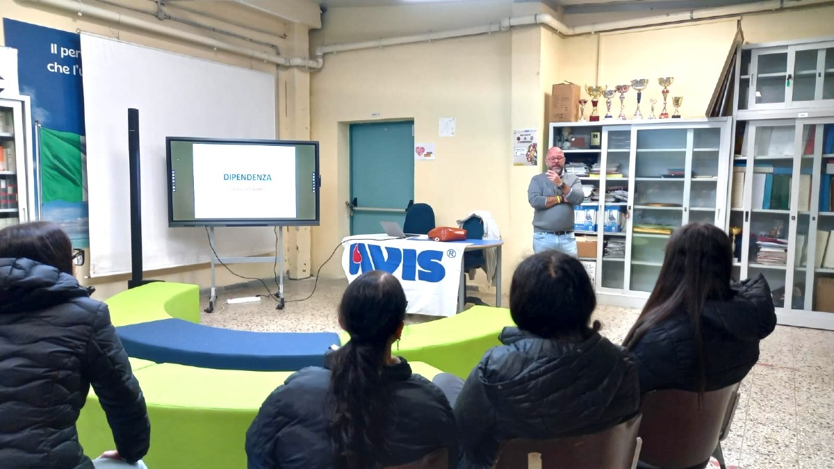 Crotone, Avis nelle scuole: focus su dipendenze e cittadinanza attiva - foto: US Avis