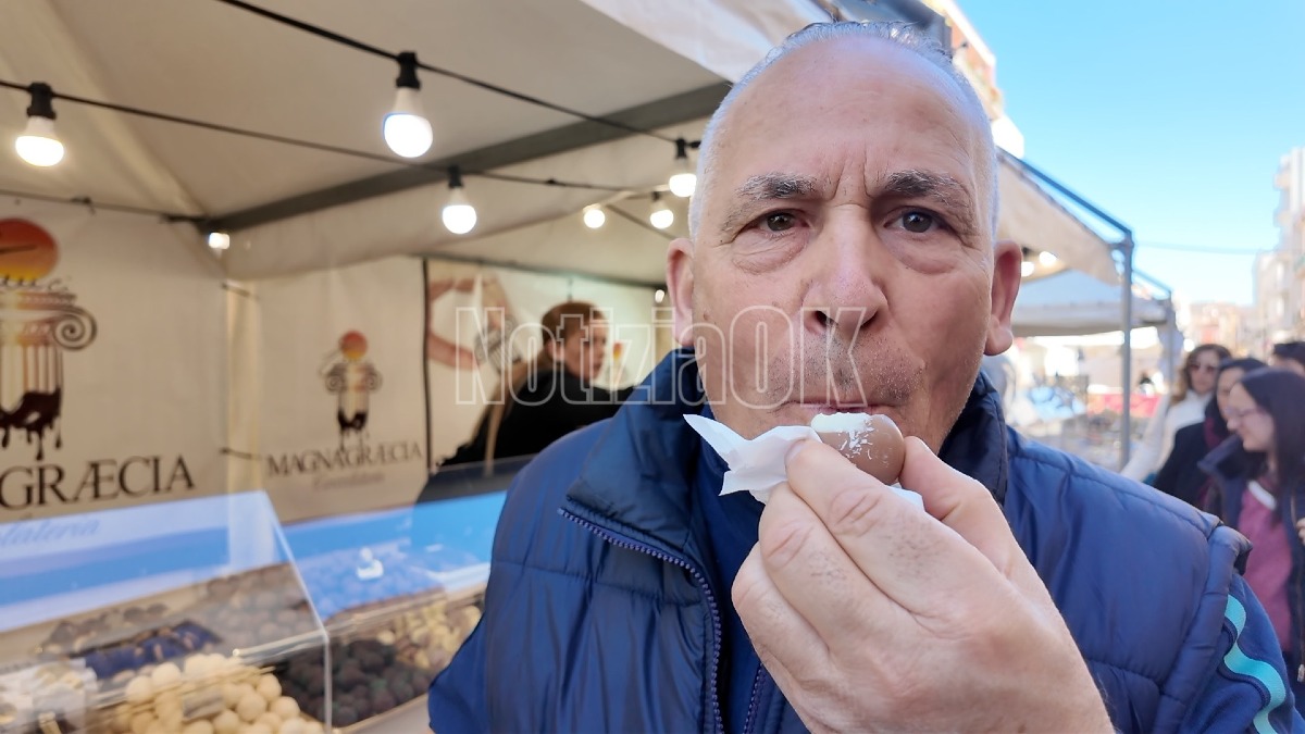 (VIDEO) Crotone, via alla Festa del Cioccolato sul Corso - 