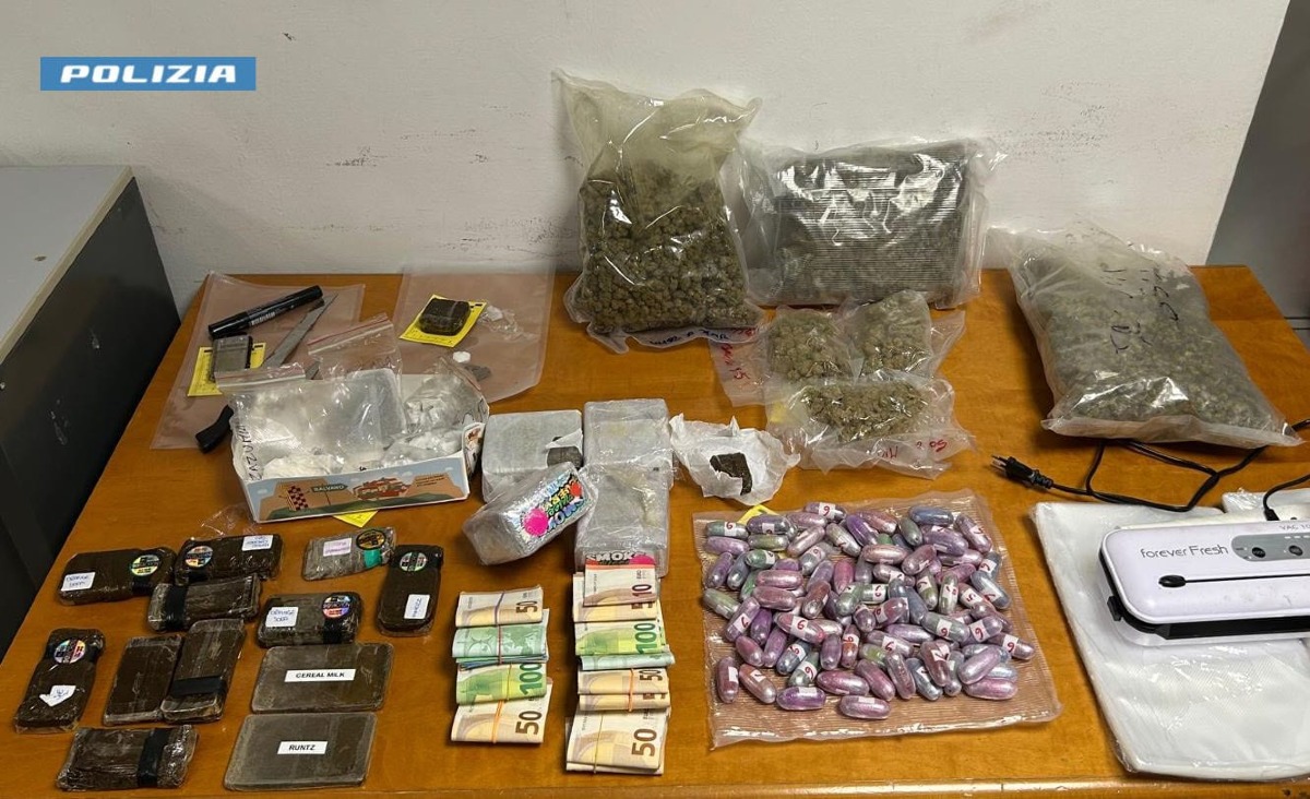 Blitz antidroga e anti-stalking nel Cosentino: 4 arresti e maxi sequestri - Foto: Questura