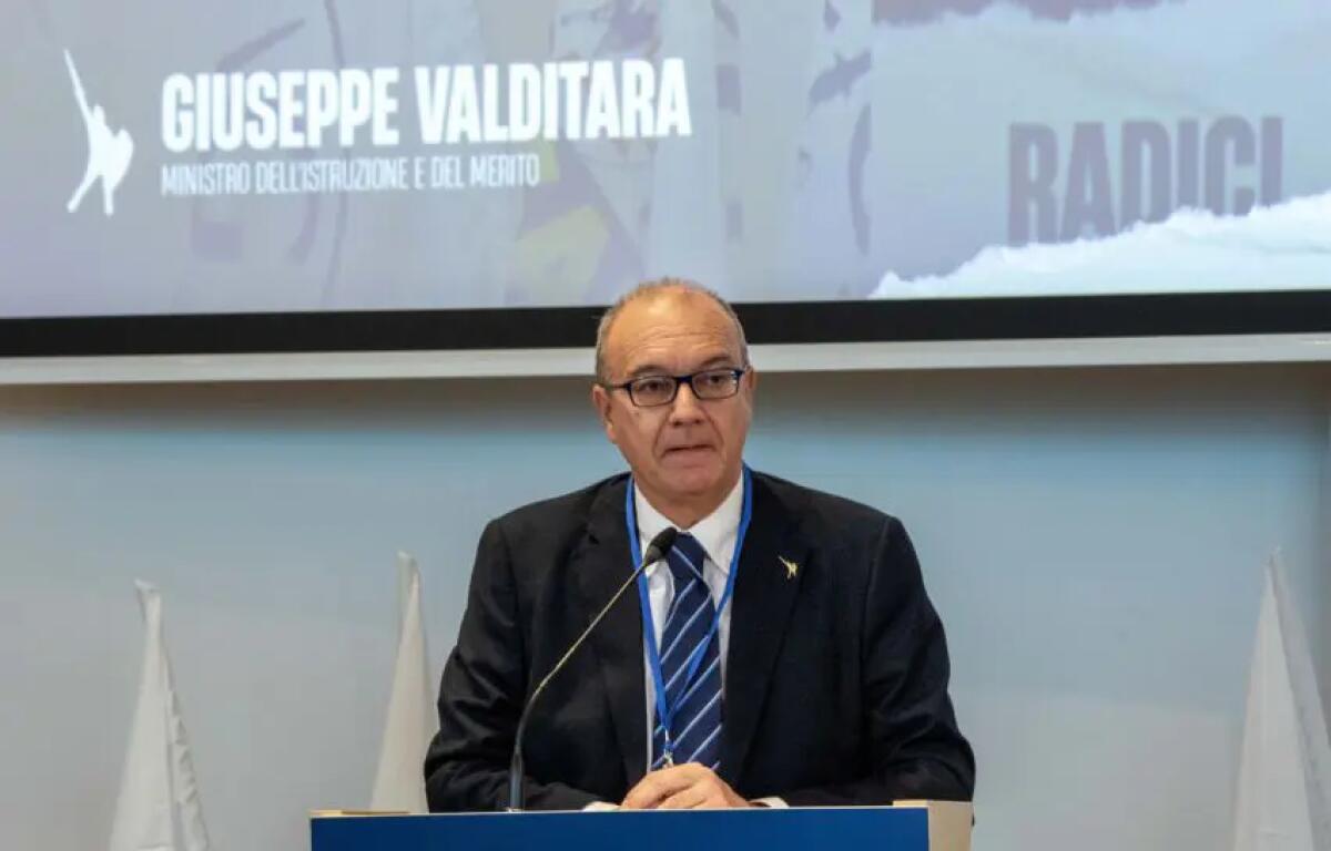 Valditara “Sul divieto uso dei social per under 16 decide il Parlamento” - 