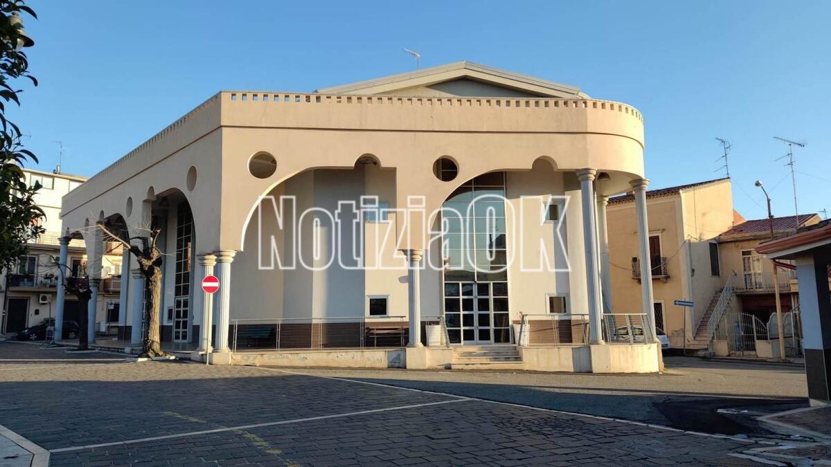 Isola C.R., al Cinema Teatro Eraclea una riflessione su Don Carlo De Cardona - Foto: Redazione