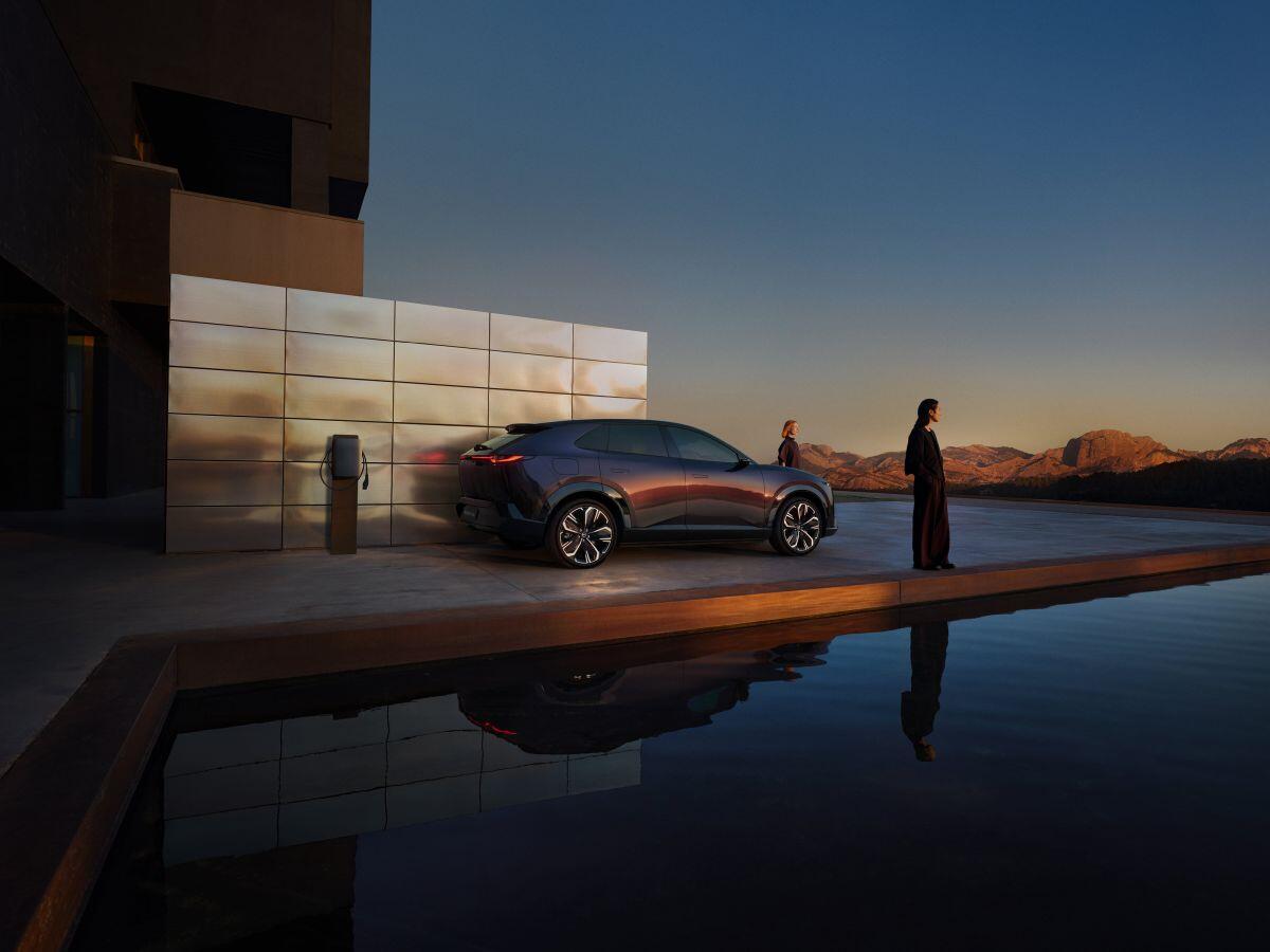 La nuova Mazda CX-6e debutta al MAXXI tra arte, visione e innovazione - 