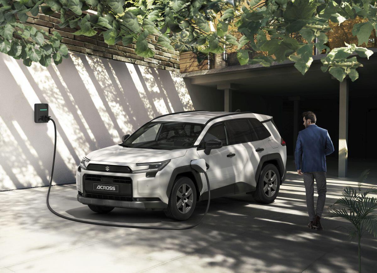 Nuova Suzuki Across Plug-in Hybrid, efficienza e spirito d’avventura - 