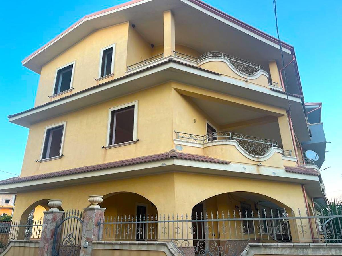 Isola C. R. - La Casa della Legalità diventa anche Biblioteca - 