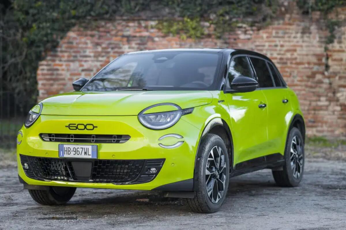 Fiat 600 Sport e Abarth 600e unite nello spirito di Milano-Cortina - 