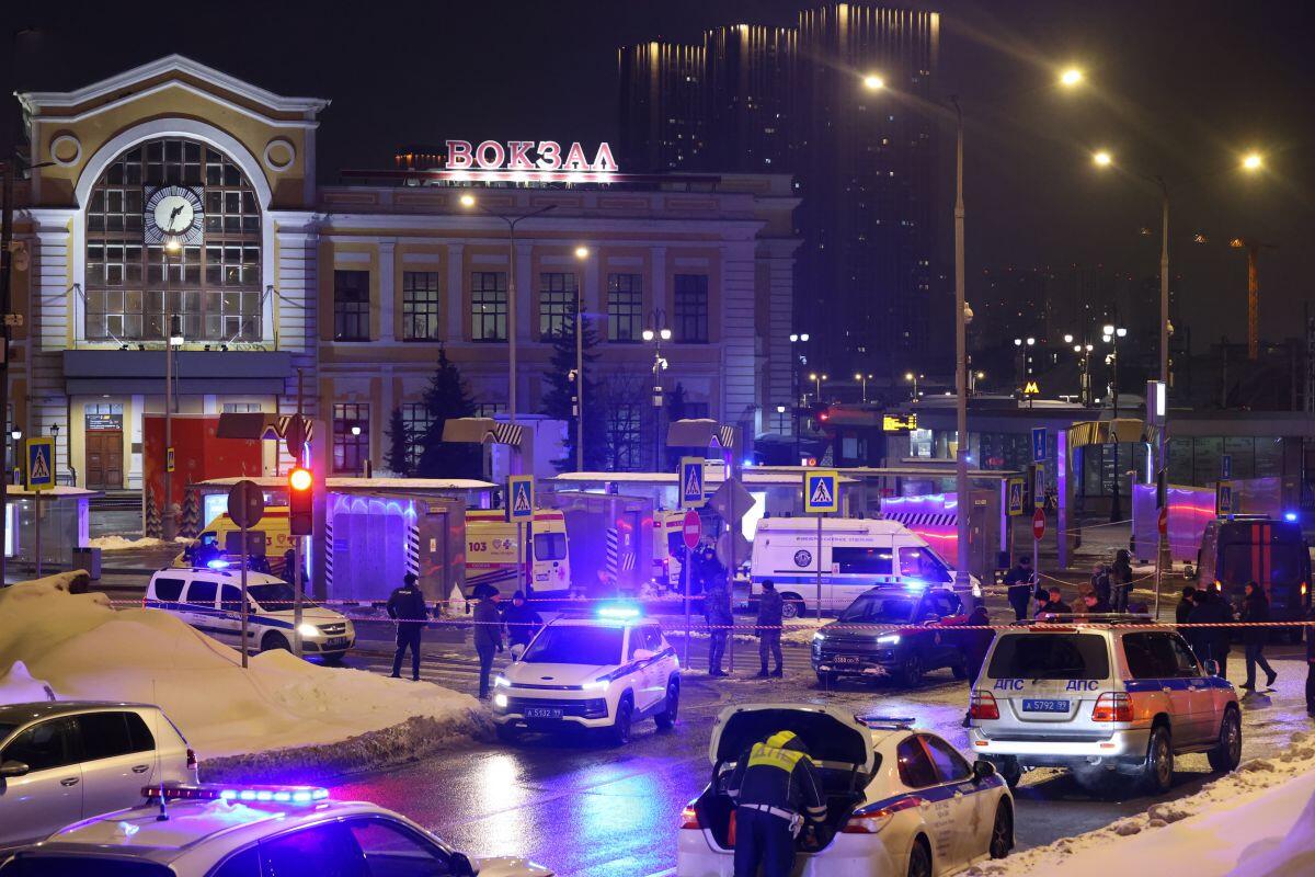 Esplode ordigno alla stazione Savelovsky di Mosca, ucciso un agente - 