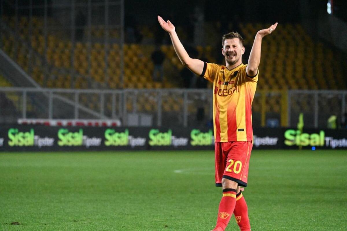 Cagliari-Lecce 0-2, tre punti salvezza per i salentini - 