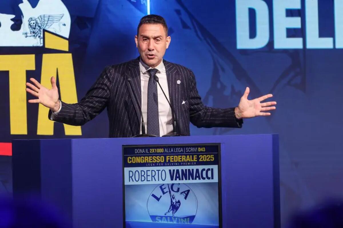 Vannacci lascia la Lega, “Proseguo da solo, inseguo un sogno e vado lontano” - 