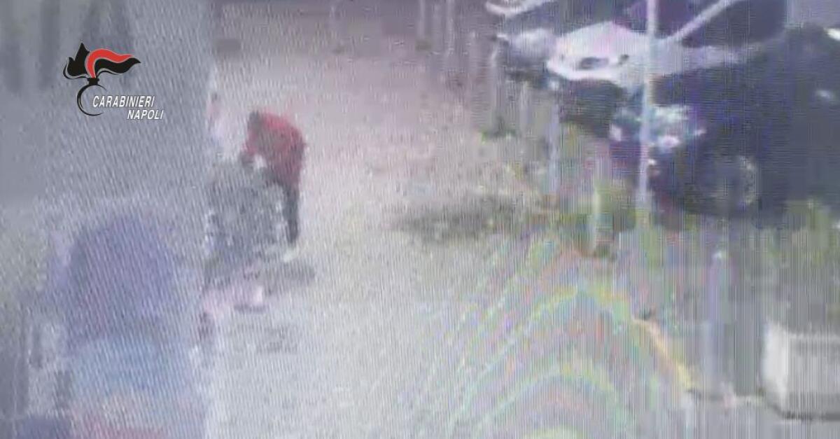 Tenta di rapire un bimbo di 5 anni al supermercato, 45enne arrestato a Caivano - 