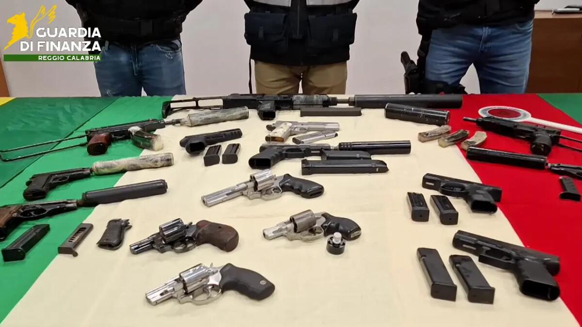 Nuovo sequestro di armi ed esplosivi nella piana di Gioia Tauro, due arresti / Video - 