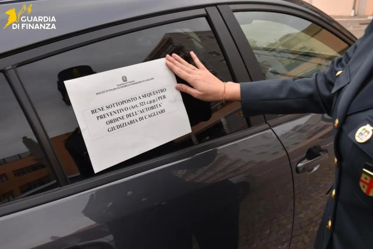 Fatture false per 1,6 mln di euro a Cagliari, sequestrati beni per 800mila euro - 