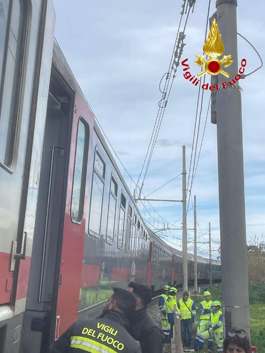Vibo Valentia, Treno Ricardi soccorso per maltempo - US Vigili del Fuoco - 01.02.2026