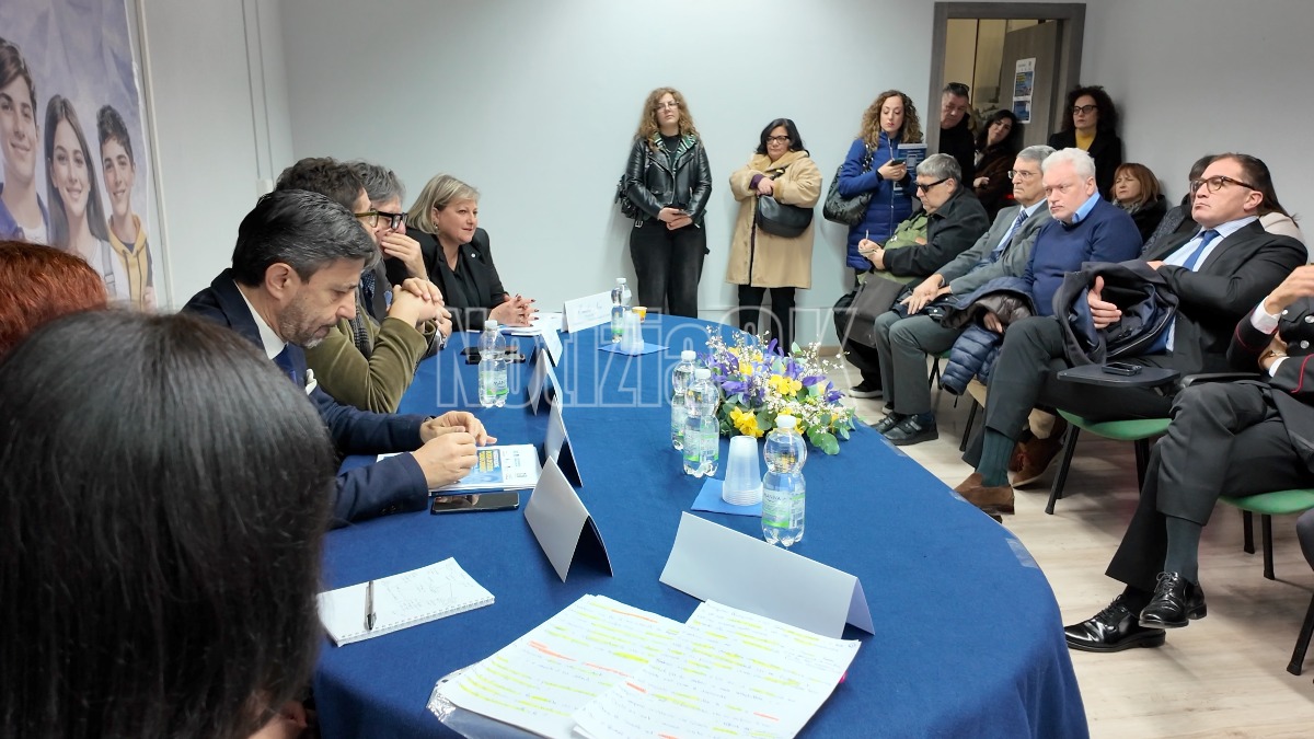 Borsa di studio dodo gabriele presentazione confcommercio crotone - redazione 2.02.2026