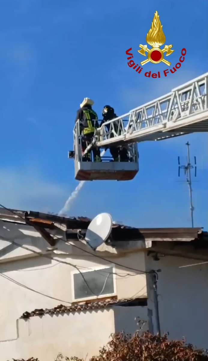 Incendio Cantorato (Foto US Vigili del fuoco Crotone 19.02.2026)