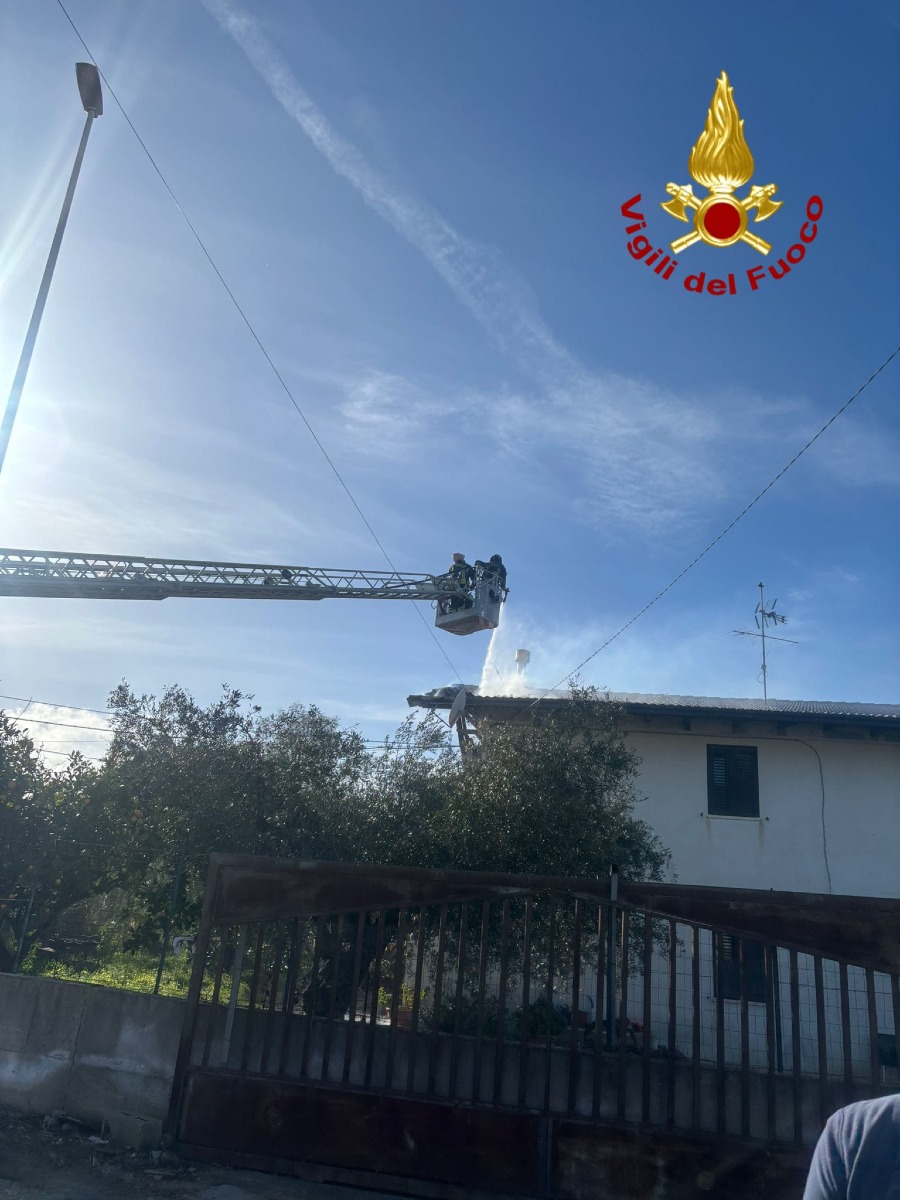 Incendio Cantorato (Foto US Vigili del fuoco Crotone 19.02.2026)