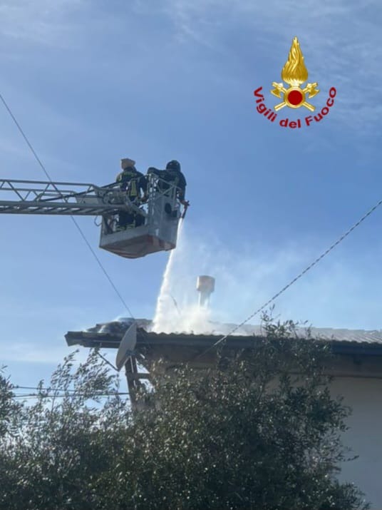 Incendio Cantorato (Foto US Vigili del fuoco Crotone 19.02.2026)