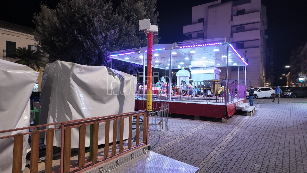 Giostrina Bambini - Piazza Pitagora Crotone - Redazione 26.02.2026