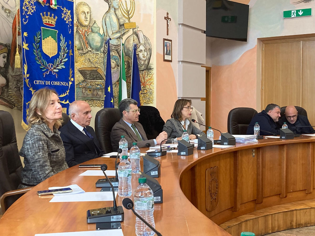 Cosenza, Consiglio comunale il 25 marzo: decoro, tributi e stadio - Foto: US Comune Cosenza