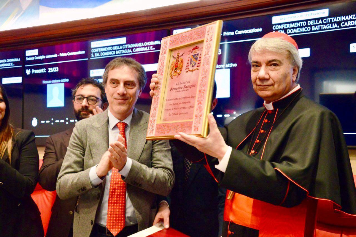 Catanzaro onora il Cardinale Battaglia con un’opera di Michele Affidato - Foto: Ufficio stampa Comune di Catanzaro