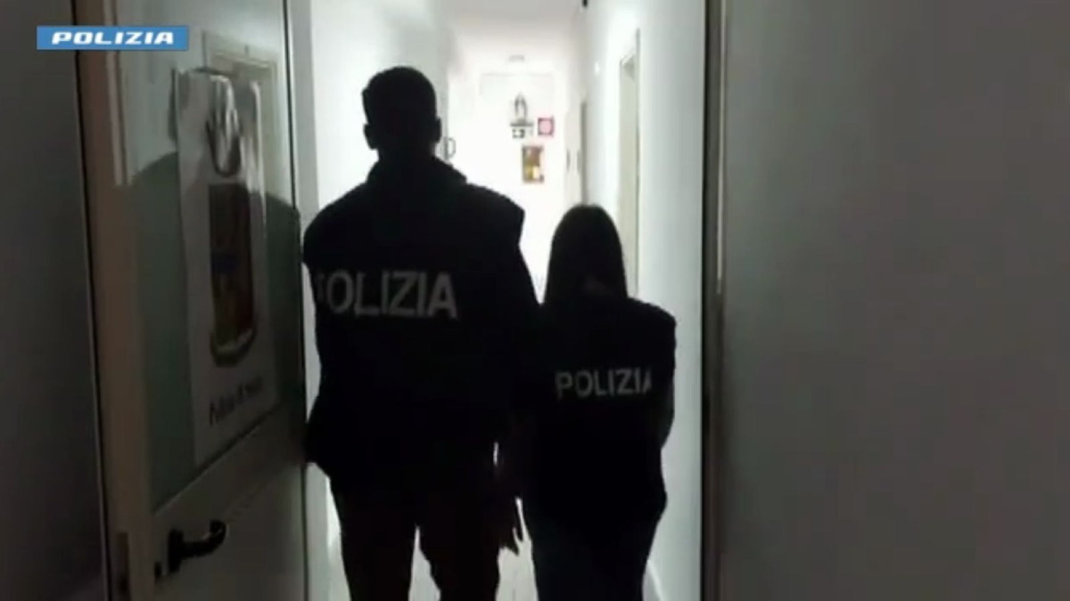 (VIDEO) Last Minute, 14 misure cautelari per traffico di droga tra Isola e Crotone - Foto: US Questura Crotone