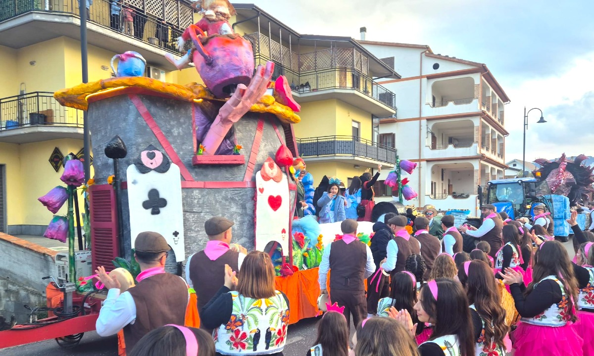 Santa Caterina Albanese, Carnevale 2026 tra colori e tradizioni - Foto US Donatella De Pascali