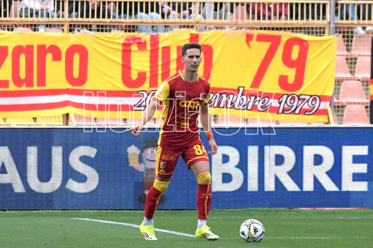 Carrarese-Catanzaro 3-3, pareggio pirotecnico con due autoreti