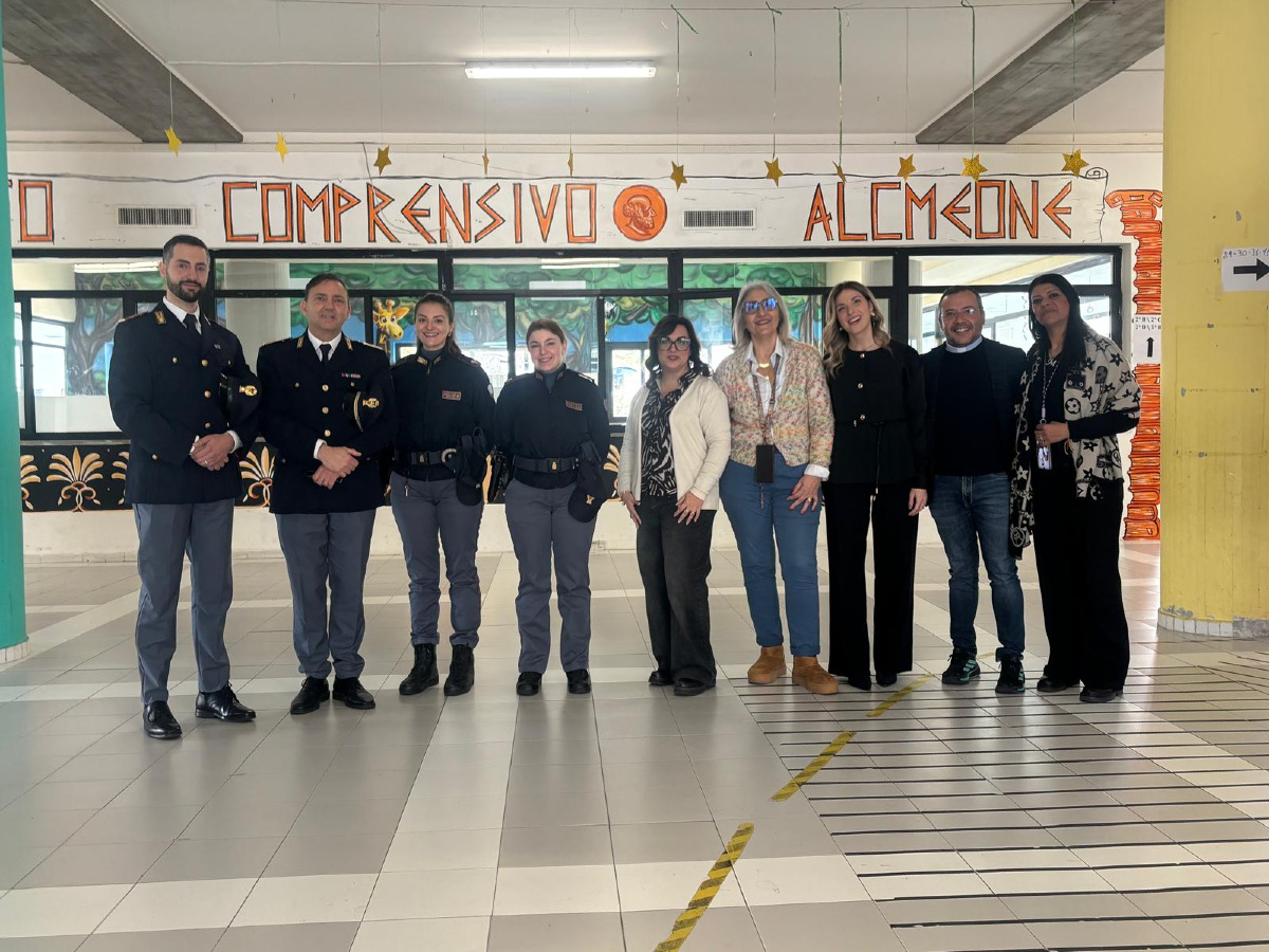 Crotone - Studenti a confronto su bullismo e rischi della rete - Foto: Gruppo Giovani parrocchia Santi Pietro e Paolo e Santa Maria della sanità
