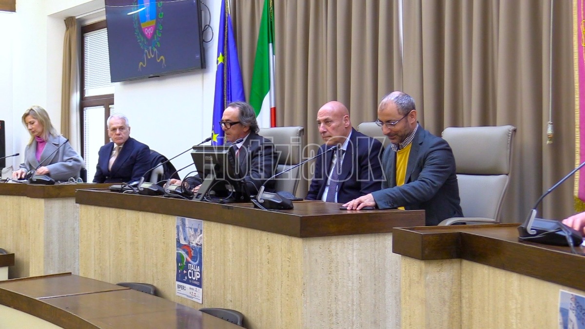 (Video) Crotone capitale della vela: Italia Cup ILCA e selezione Optimist in mare - 