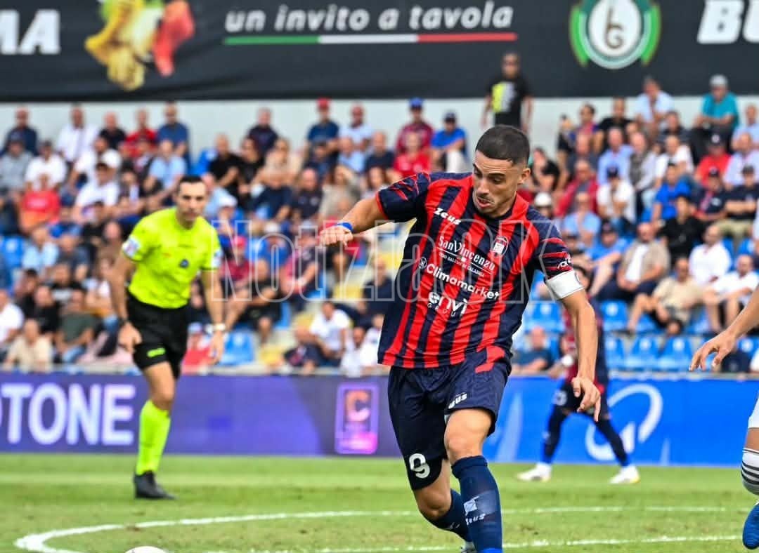 Crotone-Cavese 2-0: tre punti nel segno di Gomez, doppietta del capitano