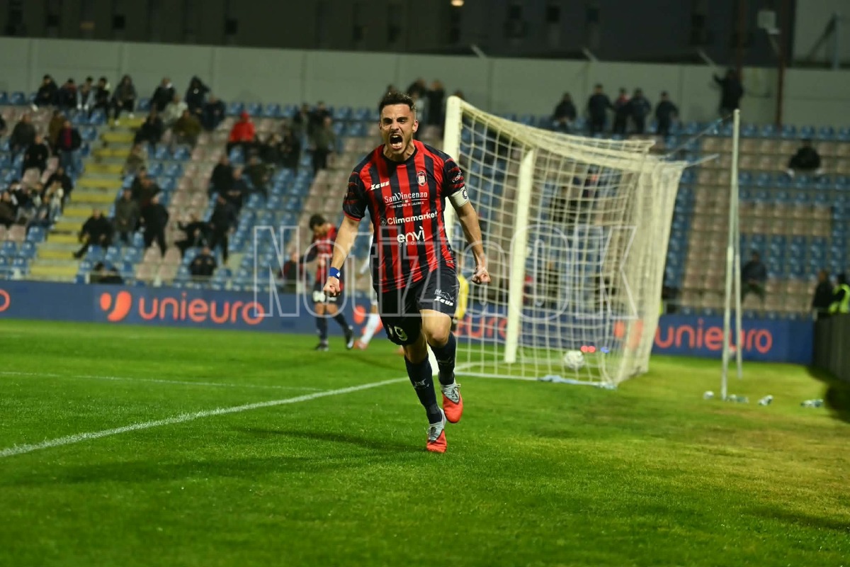 Crotone-Cavese 2-0: tre punti nel segno di Gomez, doppietta del capitano - Foto: Redazione