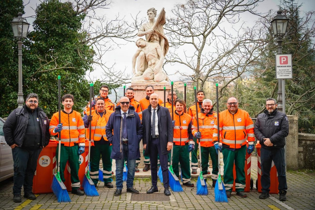 Acri, al via lo spazzamento delle strade con il nuovo servizio Ecoross - Foto US Comune di Acri